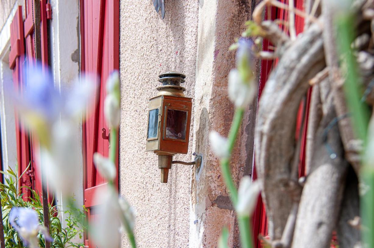 Au Puy Des Verites Lapalisse Exterior photo