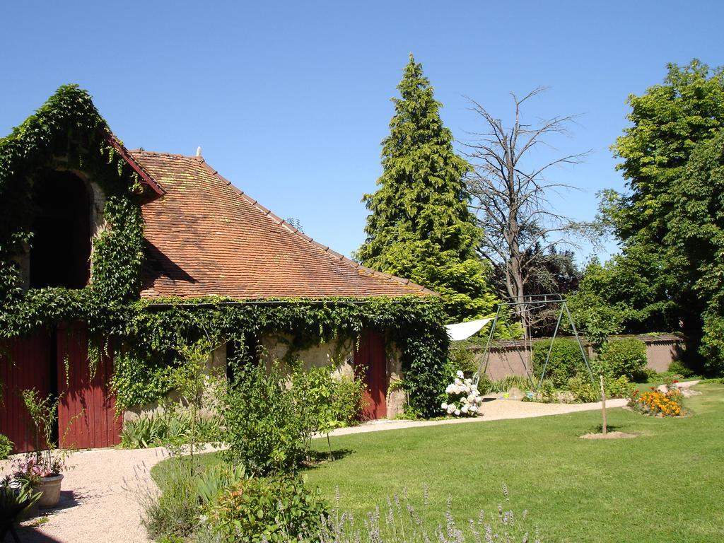 Au Puy Des Verites Lapalisse Exterior photo